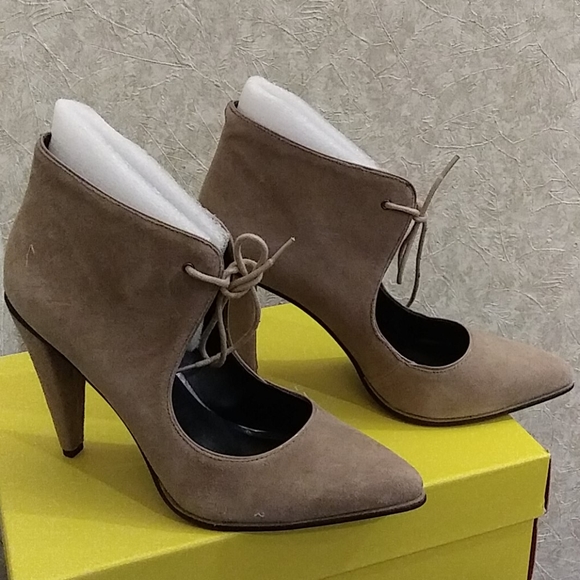 KENNETH COLE REACTION Suede Bootie Heels - Picture 4 of 5